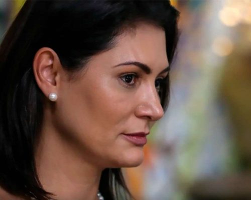 Repórteres registram boletim de ocorrência contra Michelle Bolsonaro por vídeo sobre cobertura de internação