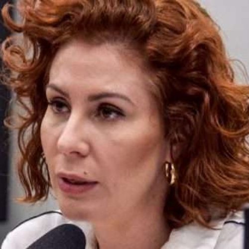 Audiência italiana adia mais uma vez decisão sobre extradição de Carla Zambelli