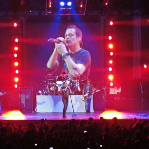 Líder da 3 Doors Down sucumbe ao câncer renal aos 47 anos