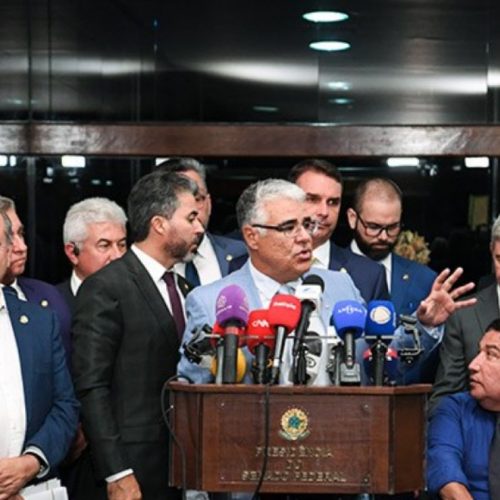 Senadores, a pena que não existe no Brasil está sendo aplicada sob seus narizes