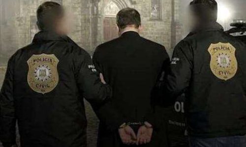 Padre condenado por estupro de vulnerável é preso após celebrar missa no Sul do país