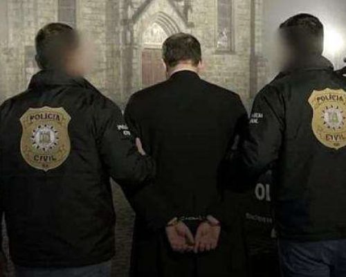 Padre condenado por estupro de vulnerável é preso após celebrar missa no Sul do país