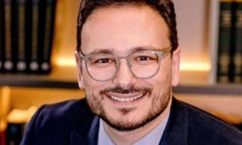 Justiça nega prisão de professor de Direito denunciado por estupro por 10 mulheres