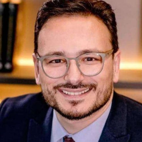 Justiça nega prisão de professor de Direito denunciado por estupro por 10 mulheres