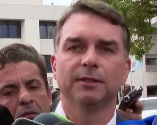 Flávio Bolsonaro pede união da direita contra o PT e destaca Tarcísio e Michelle (veja o vídeo)