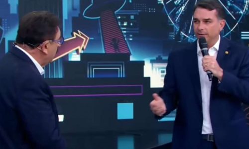 Flávio Bolsonaro confronta o STF no programa de Ratinho