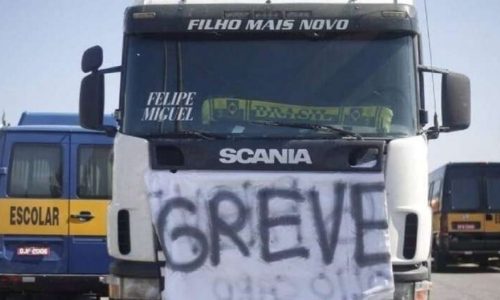 Caminhoneiros iniciam greve nacional e devolvem frase de Lula durante pandemia: ‘A economia a gente vê depois’