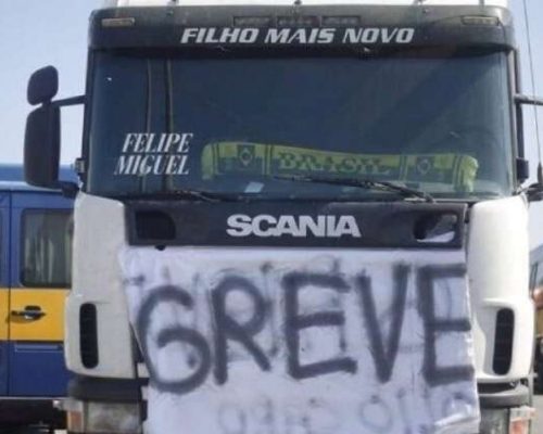 Caminhoneiros iniciam greve nacional e devolvem frase de Lula durante pandemia: ‘A economia a gente vê depois’
