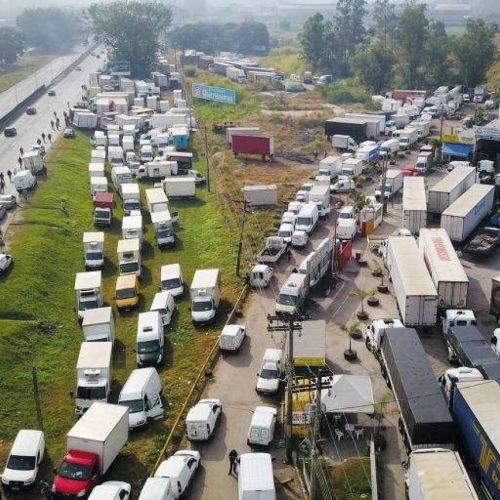 URGENTE: Caminhoneiros de todo o Brasil param amanhã (veja o vídeo)