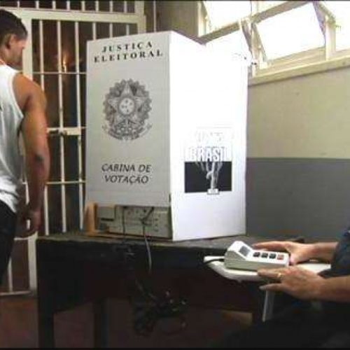TSE mantém voto de presidiários ligados ao crime organizado nas eleições de 2026