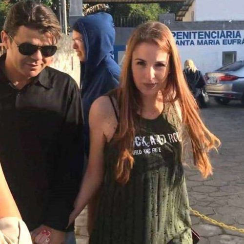 Suzane, sob novo sobrenome, gera tumulto ao tentar liberar corpo do tio na delegacia