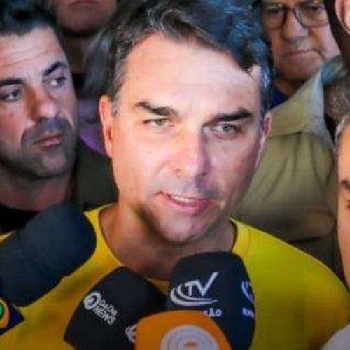 Flávio Bolsonaro promete levar perseguidos do 8 de janeiro à rampa do Planalto em 2027