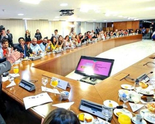 Governo petista torra R$ 7 milhões em propaganda no Facebook em apenas 30 dias