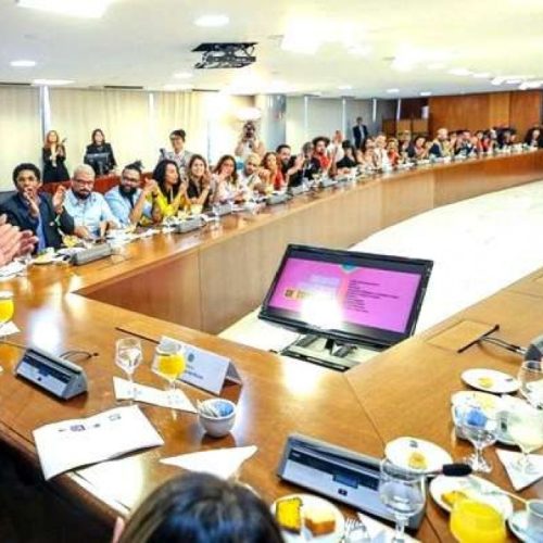 Governo petista torra R$ 7 milhões em propaganda no Facebook em apenas 30 dias