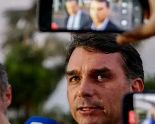 Flávio Bolsonaro domina as redes com estratégia de ‘farmar aura’ e consolida liderança conservadora