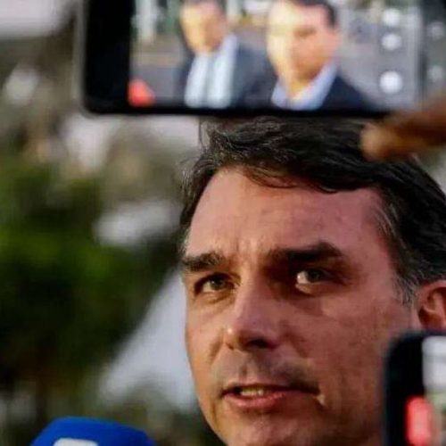 Flávio Bolsonaro domina as redes com estratégia de ‘farmar aura’ e consolida liderança conservadora