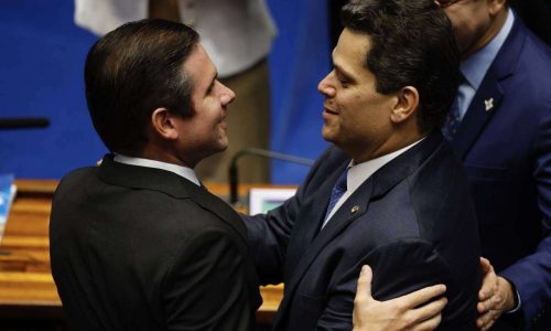 Congresso virou terreno baldio comandado por fantoches do governo e do STF