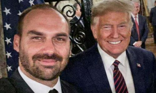 Eduardo Bolsonaro demonstra força ao ser convidado para evento com Trump e Milei