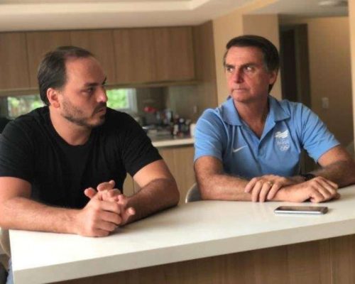 Carlos Bolsonaro revela estado de saúde crítico de Jair Bolsonaro em prisão domiciliar
