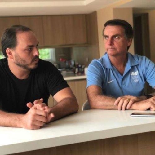 Carlos Bolsonaro revela estado de saúde crítico de Jair Bolsonaro em prisão domiciliar