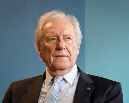 Lewandowski abandona o governo, levando dois secretários, mesmo com “atestado de incompetência”