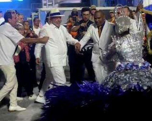 Propaganda eleitoral na Marquês de Sapucaí: desfile homenageou Lula com verba federal, símbolos de campanha e ataques a adversários