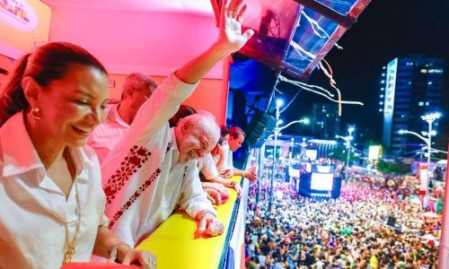 Crime eleitoral: Acadêmicos de Niterói dão nota irônica à comissão do carnaval