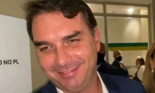 Flávio Bolsonaro rebate questionamento sobre a Sapucaí e lança recado agressivo a Lula