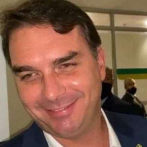 Flávio Bolsonaro rebate questionamento sobre a Sapucaí e lança recado agressivo a Lula