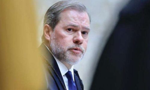 Toffoli volta a ser flagrado em atitude suspeita