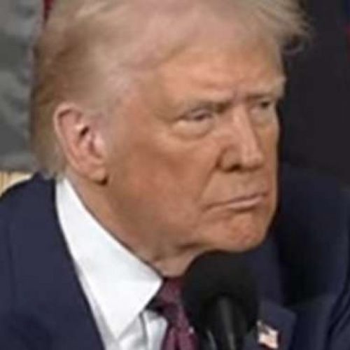 Trump anuncia suspensão temporária de ataques ao Irã e diz que diálogo avançou