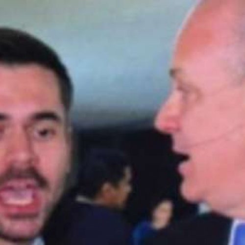 Assessor de Janones surta, invade entrevista ao vivo e é detido dentro da Câmara