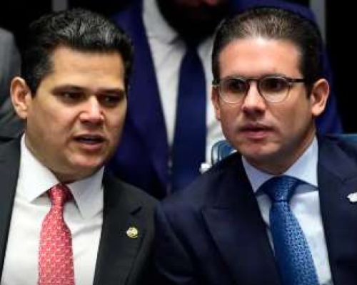Motta, Alcolumbre e Pacheco se reúnem em bastidores do Congresso