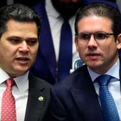 Motta, Alcolumbre e Pacheco se reúnem em bastidores do Congresso