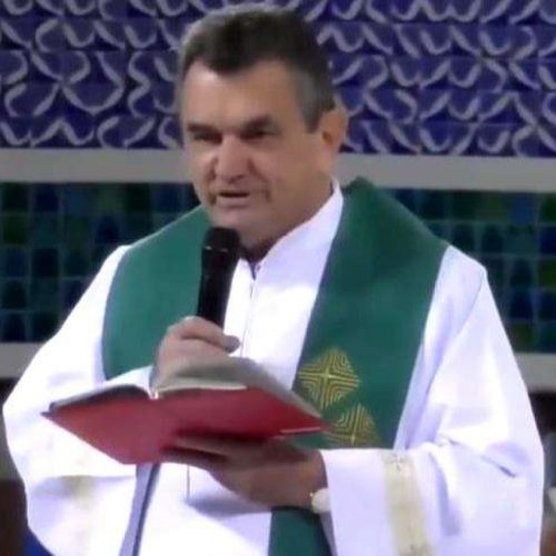 Padre “esquerdista” critica duramente parlamentar durante missa no Santuário de Aparecida (Veja o vídeo)