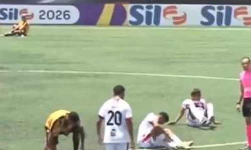 Partida de futebol é interrompida por calor extremo e gramado sintético quente (Veja o vídeo)