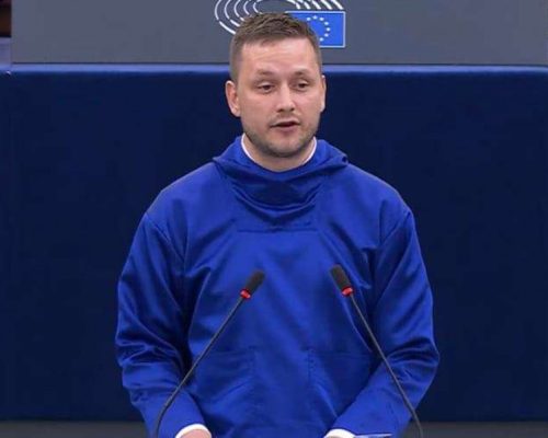 1º MINISTRO DA GROENLÂNDIA EXIGE PREPARO DA POPULAÇÃO PARA POSSÍVEL INVASÃO DOS EUA