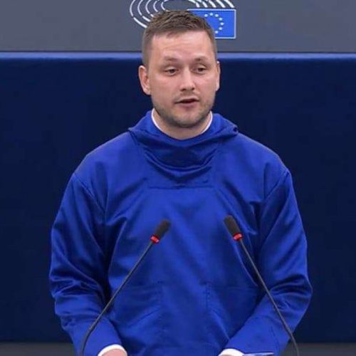 1º MINISTRO DA GROENLÂNDIA EXIGE PREPARO DA POPULAÇÃO PARA POSSÍVEL INVASÃO DOS EUA