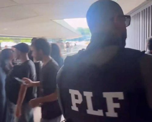 Câmara em Alerta: Anexo II Bloqueado por Apoiadores de Glauber Braga