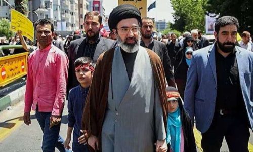 Israel ataca pela primeira vez depósitos de petróleo do Irã; filho do aiatolá Khamenei é atingido, diz fonte