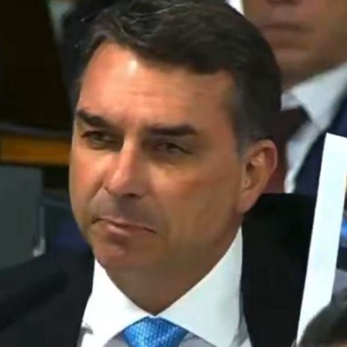 Flávio Bolsonaro desmonta Jorge Messias em sabatina e expõe condenações abusivas do 8 de janeiro — veja o vídeo!