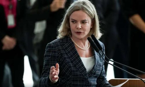 Novo surto de Gleisi