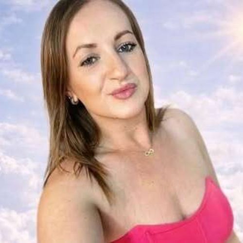 Mulher com medida protetiva é assassinada a facadas pelo ex na frente dos filhos