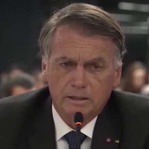 Carlos Bolsonaro denuncia deterioração diária da saúde de Jair Bolsonaro e acusa crueldade deliberada