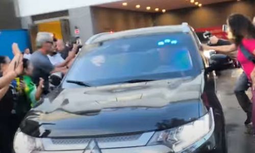 Bolsonaro sai do Hospital DF Star e volta à Polícia Federal