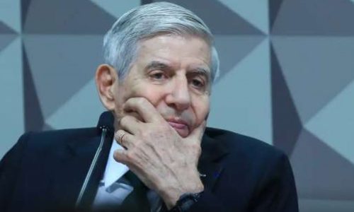 Exército respalda prisão domiciliar de Heleno e gera impasse para Moraes