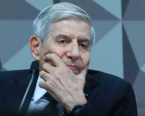 Exército respalda prisão domiciliar de Heleno e gera impasse para Moraes