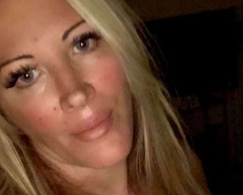 Campeã de reality show é encontrada morta em casa na França