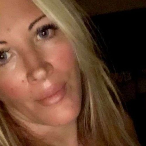 Campeã de reality show é encontrada morta em casa na França