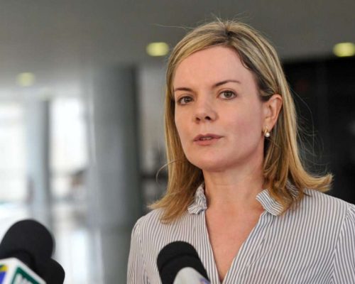 Gleisi chama quebra de sigilo de Lulinha na CPI de “golpe”, mas ignora decisão do STF que já autorizou investigação